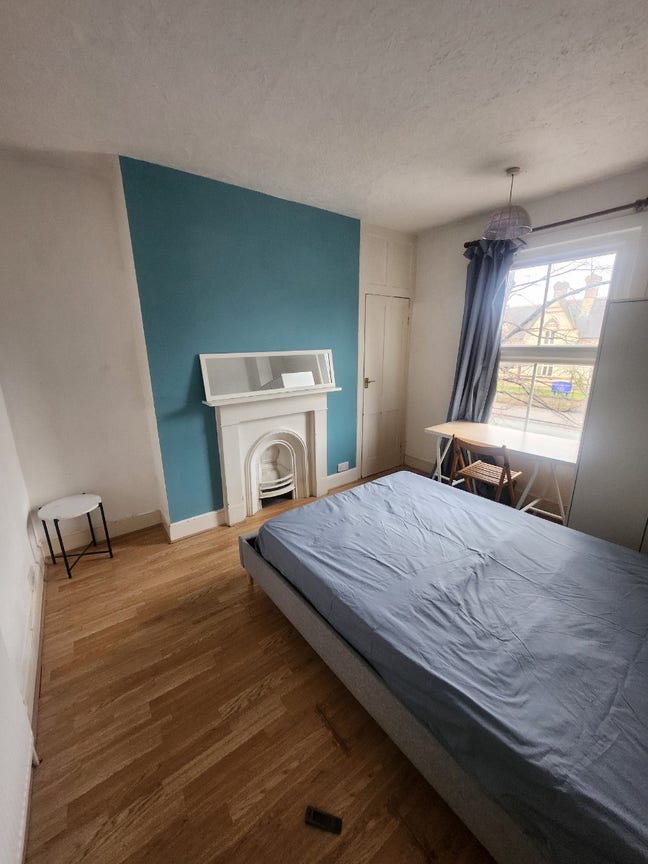 5 minutes walking distance to Cambridge Station. Main Photo