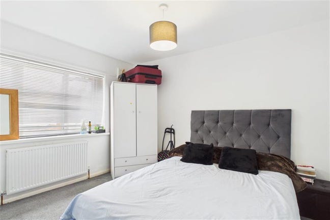 Room 2, 10 Stirling Avenue Main Photo