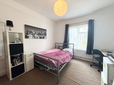 Room in a Spacious 6-Bedroom HMO Main Photo
