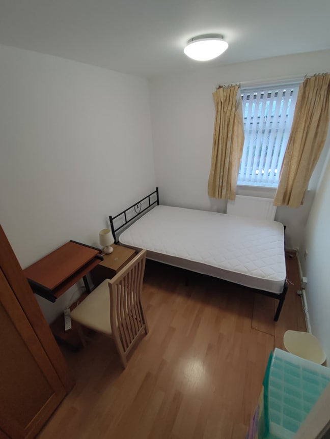 Small Double Bedroom available in Houseshare Main Photo