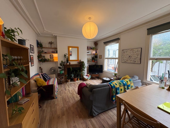Lovely Bright Room Available in Clapton Main Photo