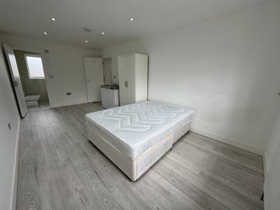 2 Ensuite Studios-All Bills Included-Unfurnished Main Photo