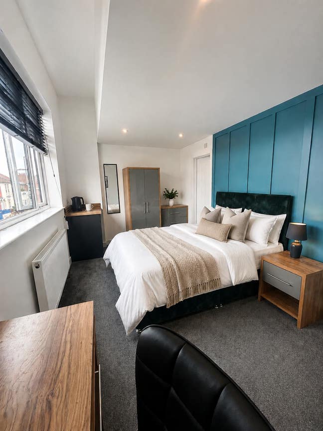 En-Suite Room with Private Tea & Coffee Station☕ Main Photo