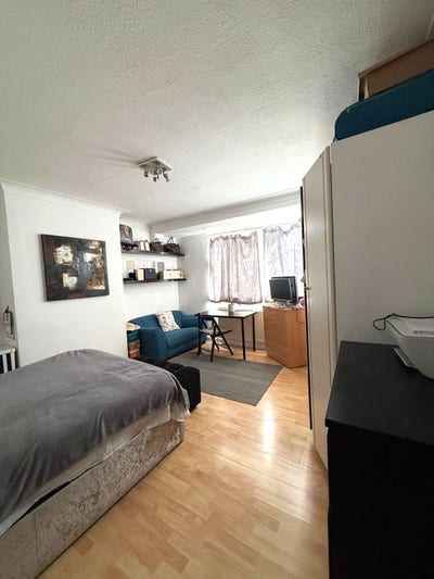 Share room in Hendon-Malcolm Crescent Main Photo