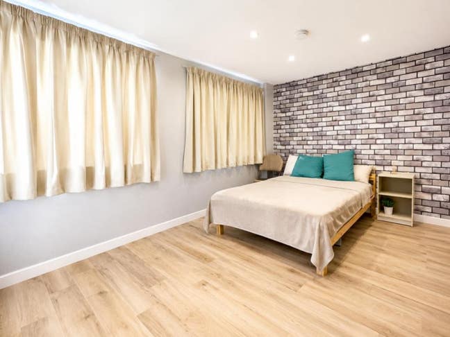 Self contained studio room- Horndean Road, RG12 Main Photo