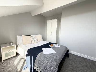 Stylish Ensuite Living on Doncaster Road Main Photo