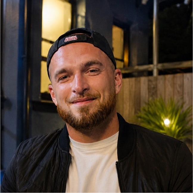 33 professional looking for friendly house share Main Photo