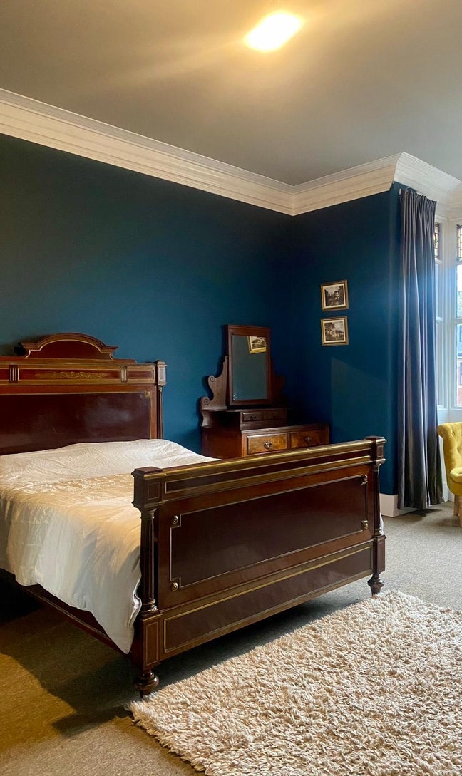 Extra large double room. 5 min walk to centre.  Main Photo