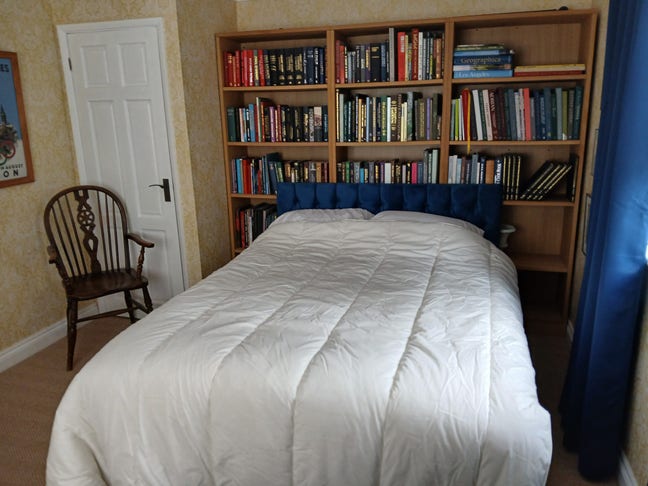Generous room in a nice house. Main Photo
