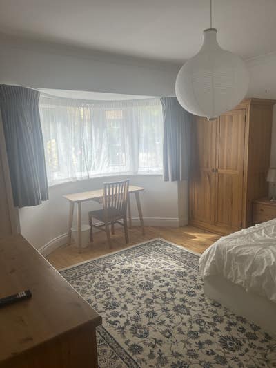 Beautiful, airy large double room, own bathroom d  Main Photo