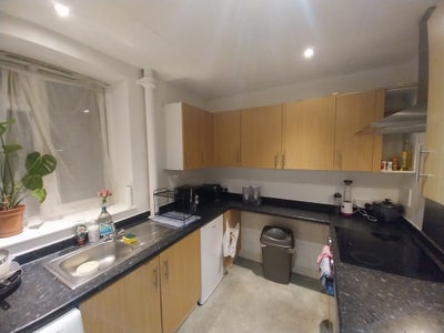 Spacious Room Available in Borough SE1 1Yq  Main Photo