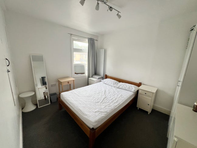 East London Double Room Main Photo