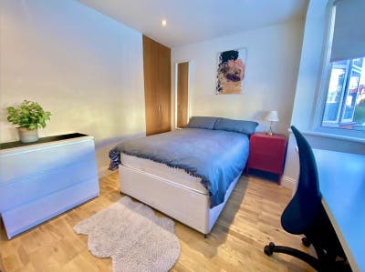 NW10 - Double Ensuite in Huge House - Jubilee Line Main Photo