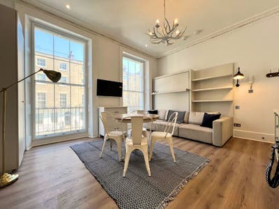&pound;765 Per Week Including Utilities | Students Only! Main Photo