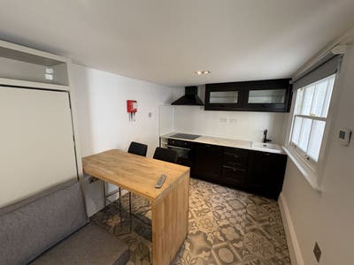 &pound;465 Per Week Including Utilities | Students Only! Main Photo
