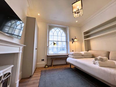 &pound;565 Per Week Including Utilities | Students Only! Main Photo