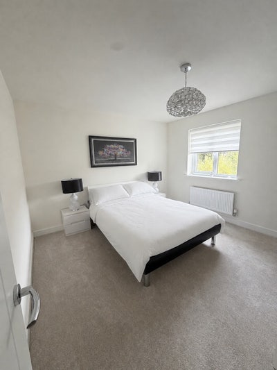 Large Modern Double Room, Bills Included! Main Photo