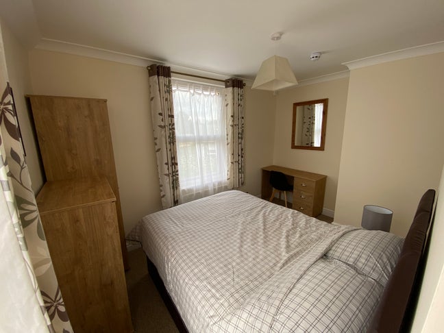 Double room in refurbished house Main Photo
