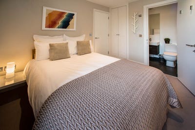Stunning En-suite by Clapham Common Main Photo