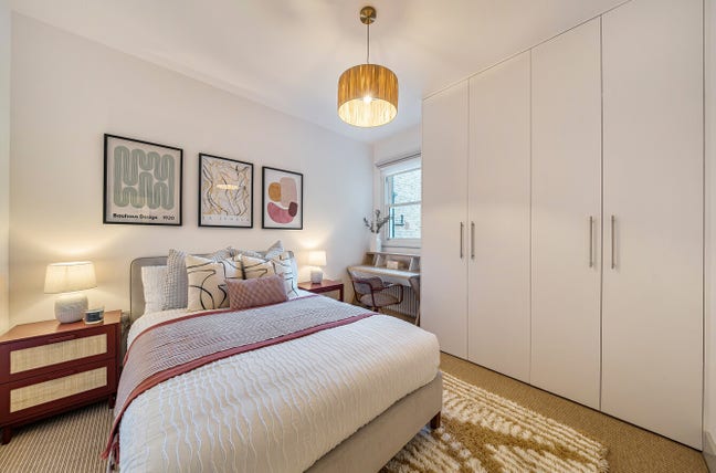 Lovely Room off Clapham Common Main Photo