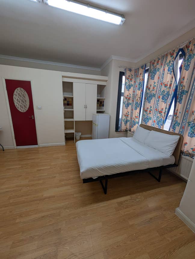 Studio En-Suite   WITH BILLS &pound;1000-&pound;1200 Main Photo