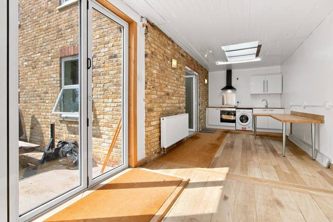 Flat in Enfield, Bils inclusive- Garden, Furnished Main Photo