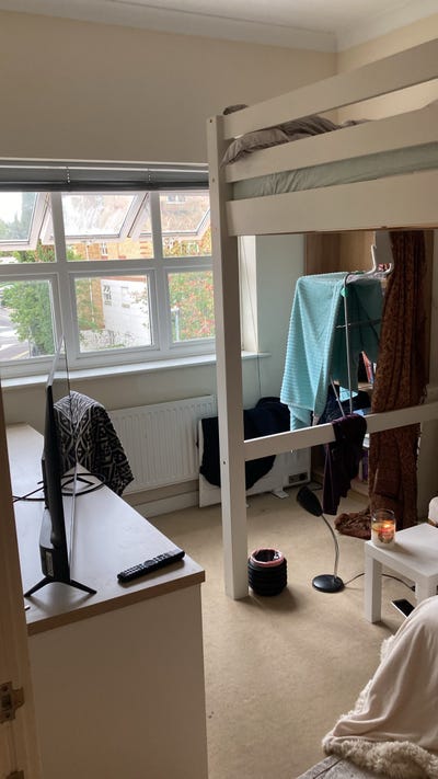 Furnished double with unique double loft bed Main Photo