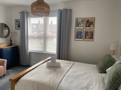 Three Double Rooms to let in shared house. Main Photo