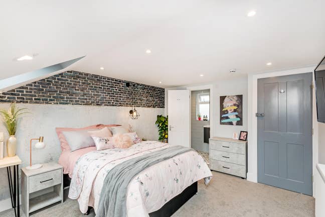 Modern Luxury Large Double Room + En Suite Main Photo