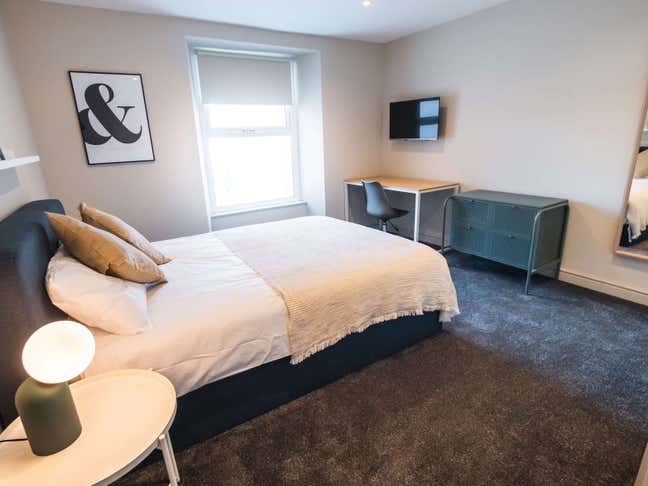 Stylish Ensuite Double Room - North Road West Main Photo