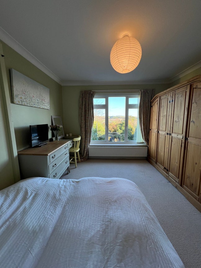  Mon-Fri  Beautiful  view  ladies preffered Main Photo