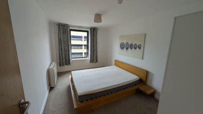  Modern 1-Bedroom Flat Available in M4 1ED Main Photo