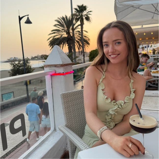 Professional Female seeks a double room Main Photo