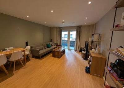 Zone 1 Canalside Flat. 2 bed + 2 bath in Angel  Main Photo