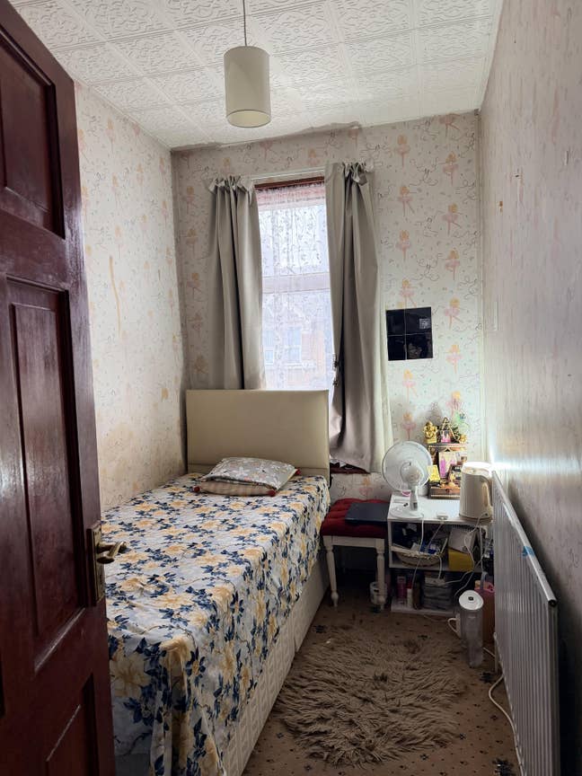 Single  room  available (female ONLY) Main Photo
