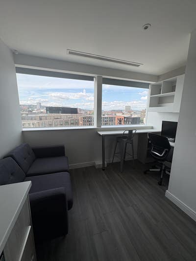 Silver Studio Redvers Tower  &pound;165pw Bills Included Main Photo
