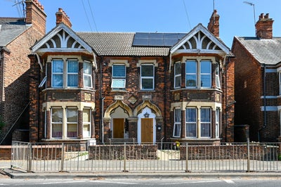 Bright 1-Bed Flat | Great PE30 Location  Main Photo