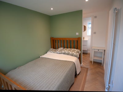 Lovely garden room with ensuite Main Photo