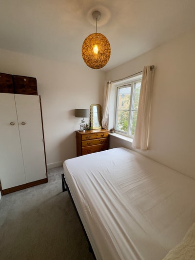 Modern Double Room– Short Term Welcome Main Photo