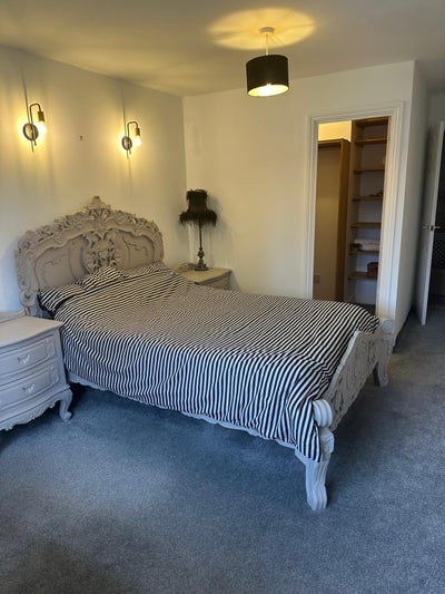Bright, Newly Refurbished Double Room with Private Main Photo