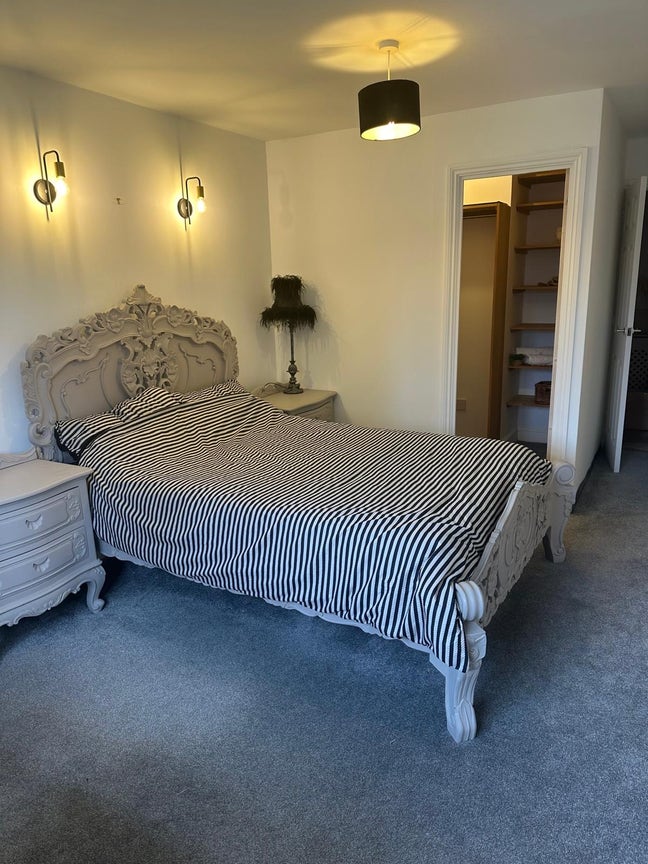Bright, Newly Refurbished Double Room with Private Main Photo