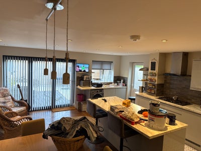 Room, adjacent toilet and kitchen diner Main Photo
