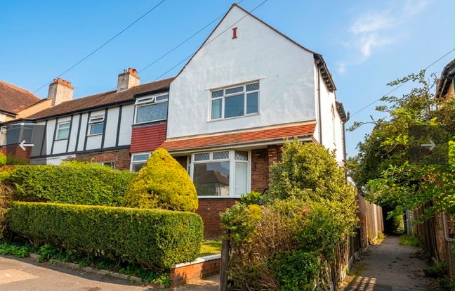 Double Bed Available in a 5 Bed House Main Photo