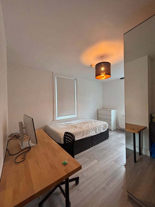 1 ensuite bedroom close to the UOM Main Photo