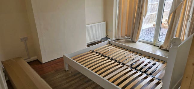 Four Bed Garden House Having off Street Parking. Main Photo