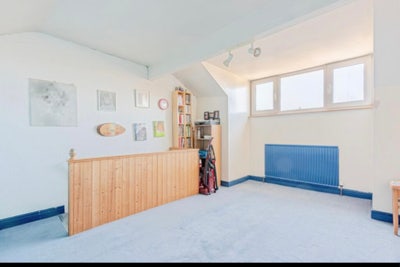 Female tenant Main Photo