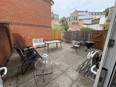 Very large room with terrace in Bermondsey  Main Photo