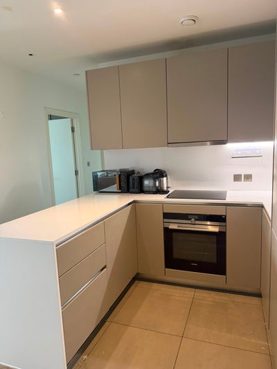 Large en-suite room in Wembley Park  Main Photo