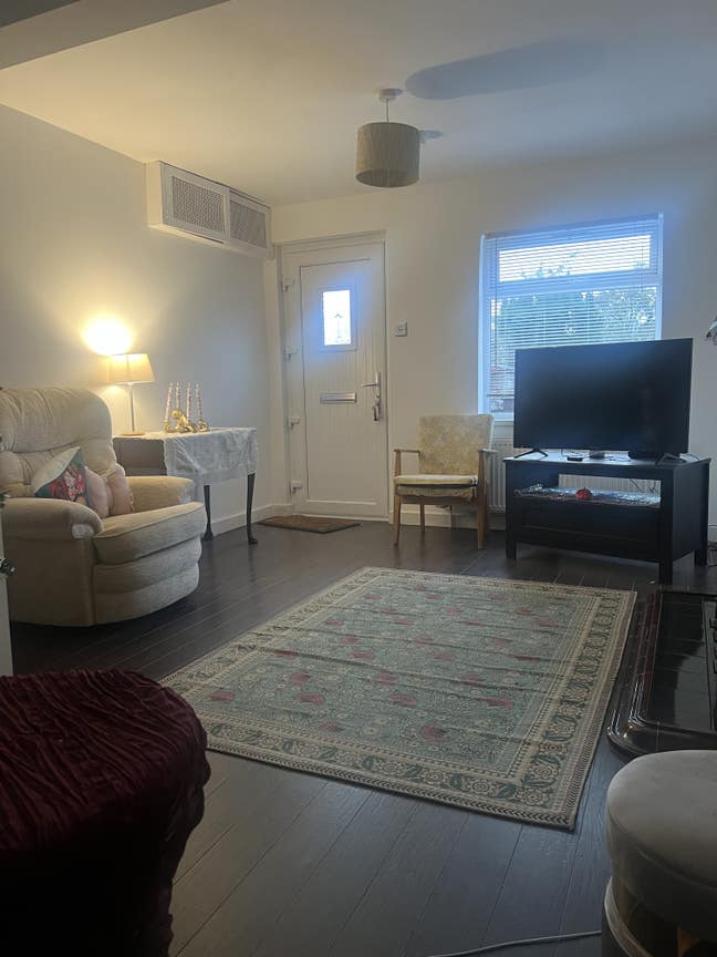 Seeking roommate in cottage lisburn Main Photo