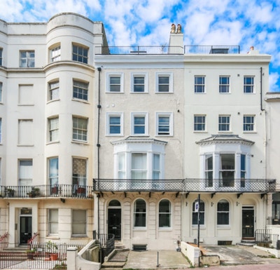 Central room in 3-bed flat near sea  Main Photo